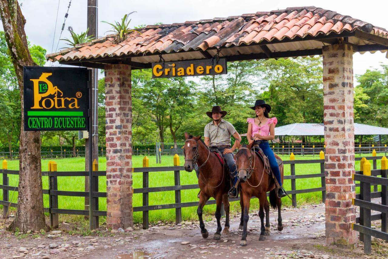 Hotel Campestre La Potra Apiay Luaran gambar